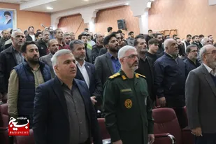 بسیجیان در خط مقدم خدمت هستند