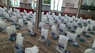 توزیع ۳۰۰ سبد غذایی بین نیازمندان طبسی در طرح سردار سلیمانی
