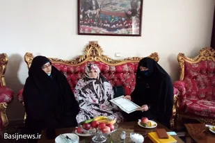 دیدار بسیجیان حوزه حضرت زهرا(س) همدان با خانواده شهدا