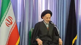 مسئولان باید به عنوان کارمند امام زمان (عج) به صورت جهادی کار کنند
