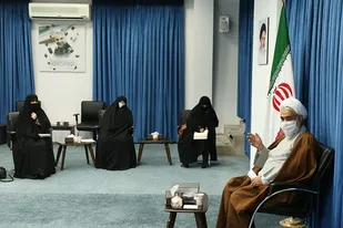 آموزش، اجرا و صدور دین رسالت&zwnj; حوزوی است