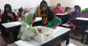 رنگ&zwnj;های ایثار بر بوم کودکانه؛ نقاشی کودکان پیرسهراب روایتگر فداکاری و همدلی شد