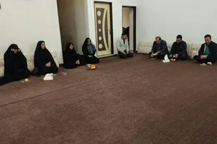 دیدار جمعی از دانشجویان بسیجی همراه با ریاست دانشگاه آزاد اسلامی واحد مهران با خانواده شهید محمود مرادی