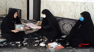 دیدار فرمانده حوزه مقاومت بسیج حضرت خدیجه (ع) سپاه بجنورد با خانواده شهید محمد علی آبادی