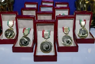 رئیس کل بانک مرکزی نشان عالی برکت را دریافت کرد