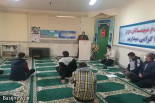 نواختن زنگ مقاومت به مناسبت هفته بسيج در مدرسه شهيد رجايي قهاوند