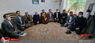 تقدیم هدایای رهبری توسط وزیر ورزش به خانواده شهید ملااحمدی