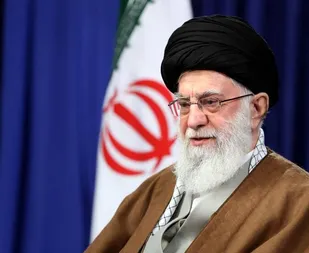 نگاهی به واکنش&zwnj;های رهبر معظم انقلاب به تعابیر مبالغه&zwnj;آمیز درباره ایشان