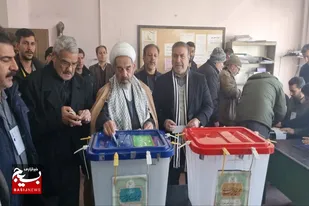 مسئولان نهاوندی رأی خود را به صندوق انداختند
