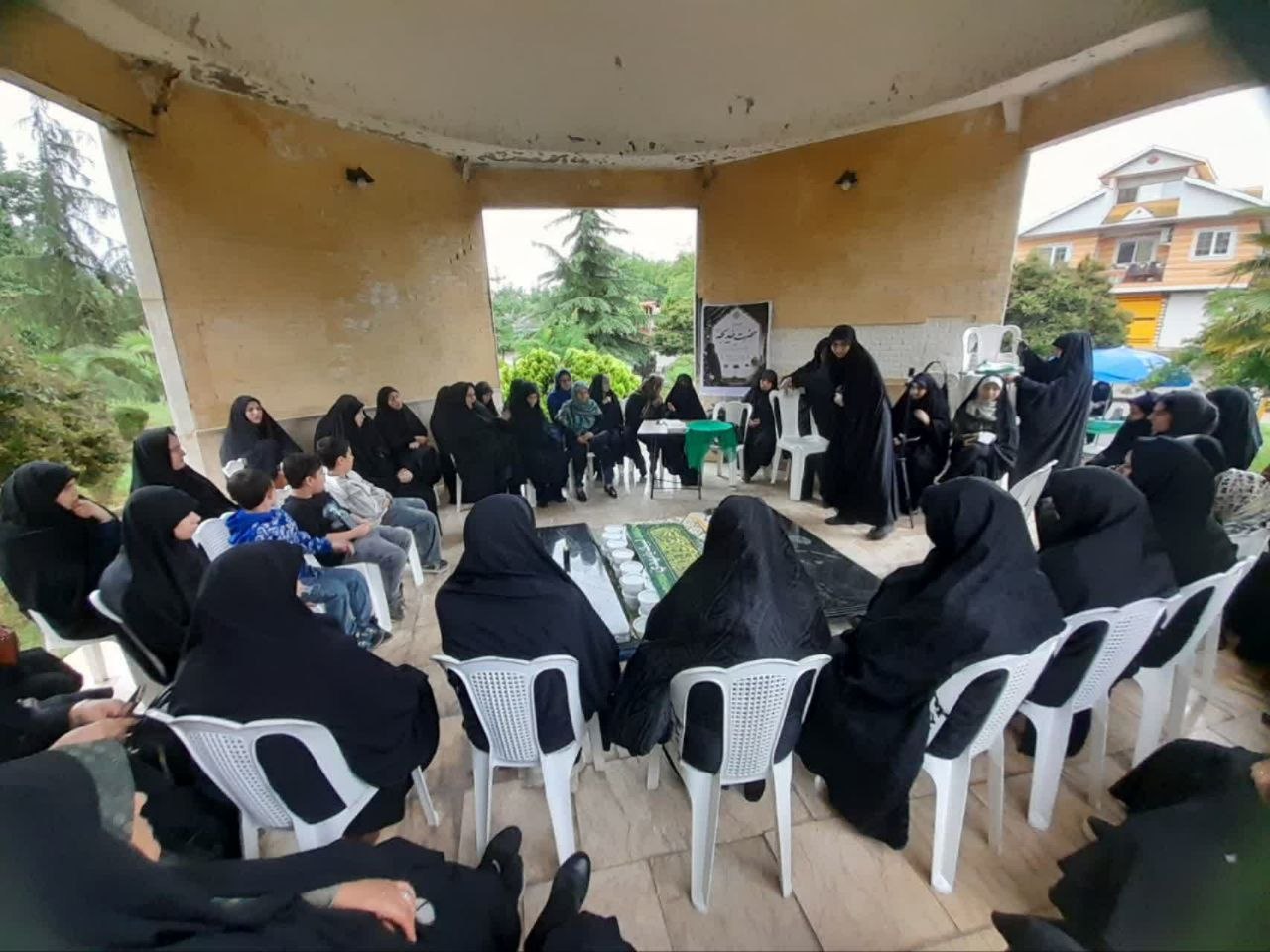 پایگاه بسیج خدیجه (س) شاندرمن با« قرآن ، جهاد و خدمت به مردم» الگوی جامعه شده است 