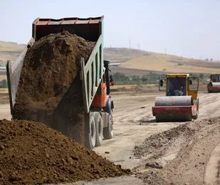 ۴۶ طرح راهسازی ایلام در حال اجراست