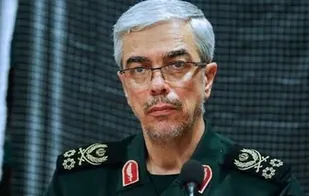 پرچم مقاومت و ایستادگی برابر دشمنان را برافراشته نگه می داریم