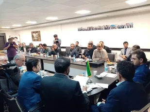 تلاش برای رفع موانع تولید در یکی از بزرگترین واحدهای تولیدی استان کردستان