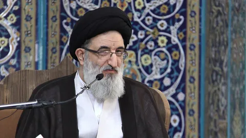 امروز طلاب مدافع دستورات دینی و احکام هستند/دشمن برای ریشه کن کردن اسلام، شیعه و انقلاب با همه ترفند ها کمر بسته است