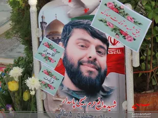 جلسه صادقین ناحیه دانشجویی بر مزار شهید جواد محمدی