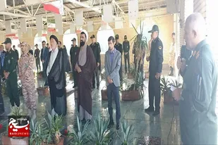 غبار روبی و عطر افشانی از قبور مطهر شهدا در هفته بسیج