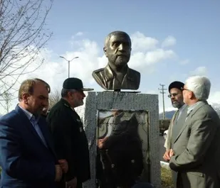 رونمایی از سردیس سردار شهید همدانی در ورودی شهر همدان