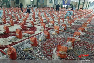توزیع بسته&zwnj;های معیشتی بین نیازمندان در رزن