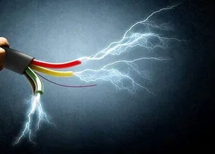 برق گرفتگی جان کارگر ۱۹ ساله را در ایلام گرفت