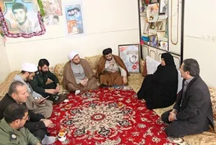 دیدار با خانواده طلبه شهید در شهرستان لردگان