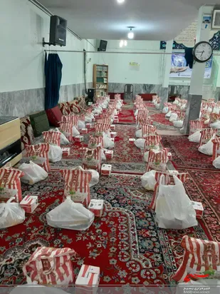 توزیع ۵۰ بسته مواد غذایی در بین نیازمندان شهرک ولیعصر(عج)اراک