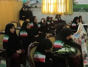 دانش آموزان دبستان آینده سازان در ناحیه مقاومت بسیج خوانسار حضور یافتند