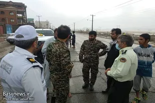 بازدید فرمانده سپاه و فرماندار شهرستان کنارک از مناطق سیل زده