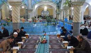 جزء خوانی قرآن کریم در مسجد جامع سنندج