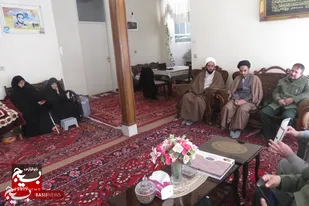 مسئولان شهرستان خمین با خانواده شهدا دیدار کردند