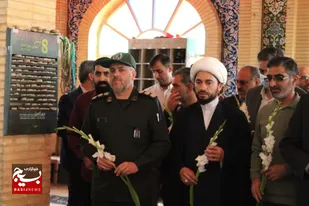 مزار شهدای گرمسار به مناسبت هفته پاسداشت مقام معلم گلباران شد