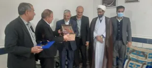 تجلیل مدیرکل آموزش وپرورش کهگیلویه وبویراحمد از بازنشسته فرهنگی