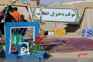 برپایی موکب دختران انقلاب در منطقه شهرک پیام ماهدشت به مناسبت گرامیداشت هفته عفاف و حجاب