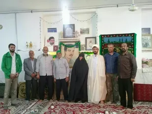 دیدار مسئولان سپاه و بسیجیان حوزه های بسیج حمزه سیدالشهداء و کربلا با خانواده شهدا+ تصاویر