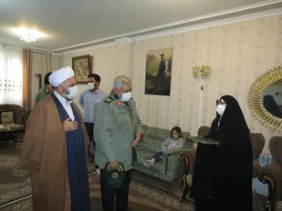 خانواده شهدا الگوی صبر و استقامت هستند