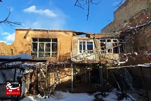 تلاش ۵ ساعته آتش&zwnj;نشانان در پی آتش&zwnj;سوزی خانه قدیمی در شورین همدان