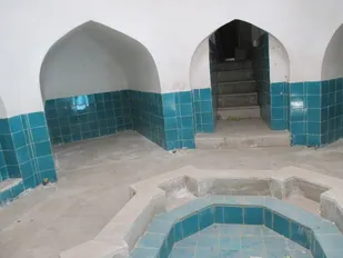 بازدید خوشنویسان اسدآبادی از حمام دوره صفویه اسدآباد &laquo;نیلوفر&raquo;