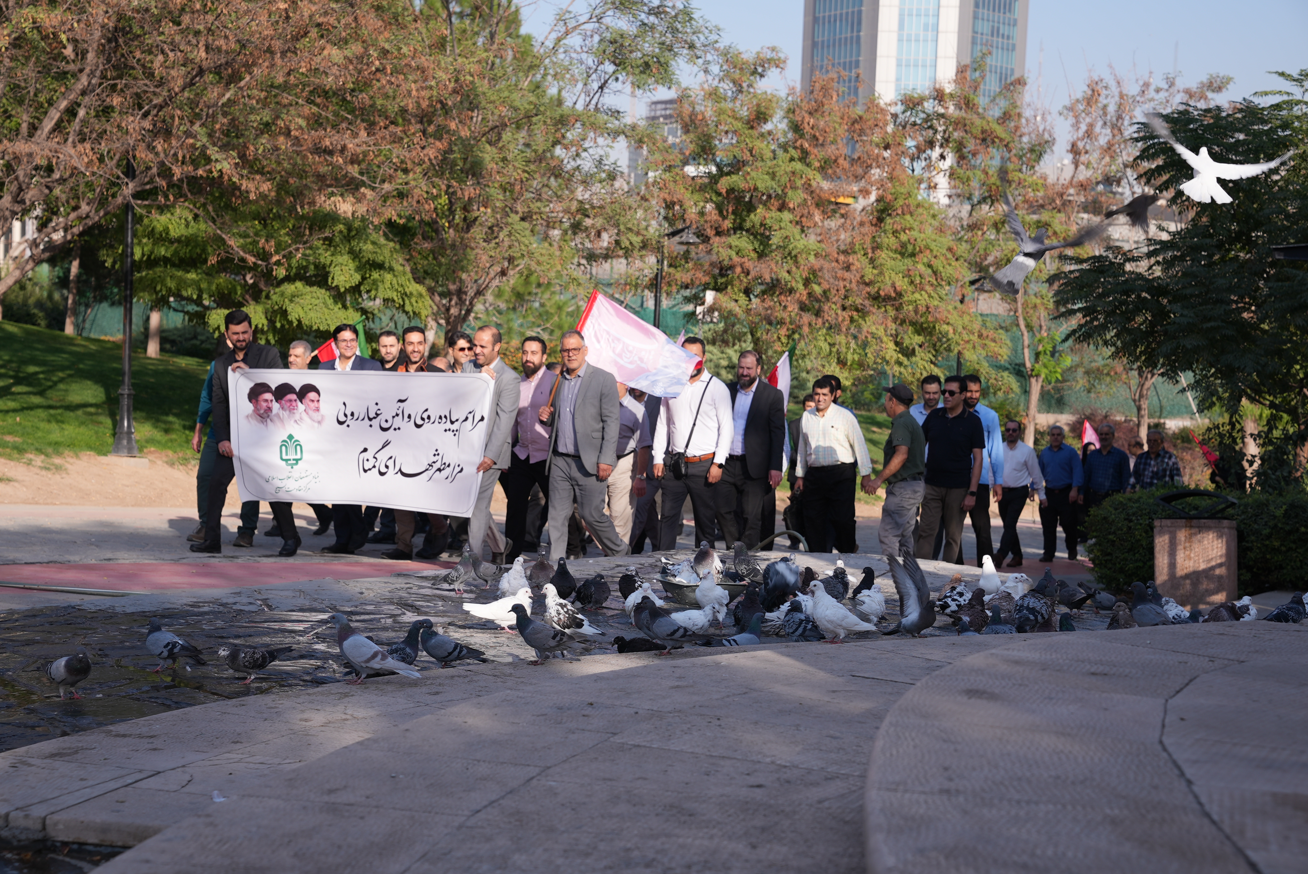 مراسم پیاده‌روی وآیین غبارروبی مزار مطهر شهدای گمنام بمناسبت گرامیداشت هفته دفاع مقدس
