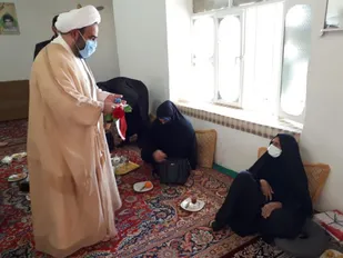 حجت الاسلام عاشوری : خانواده معظم شهدا چشم و چراغ این ملت هستند.