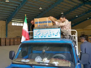 بسیج ادارات و کارمندان  سپاه فتح حامی نیازمندان/ ۷۷ دستگاه یخچال بین مددجویان کمیته امداد استان توزیع شد + ( تصاویر )