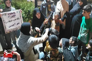 برپایی غرفه نقاشی و کلاس سلاح شناسی در تجمع اقتدار آجین