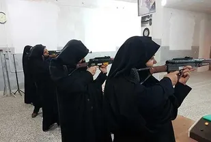 در ادامه برگزاری موفق برنامه&zwnj;های هفته بسیج، مسابقه تیراندازی با تفنگ بادی میان بسیجیان برگزار شد