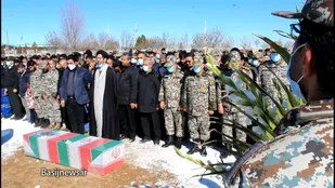 پیکر پاک شهید رضا خواجوی در زادگاهش غیاث آباد فراهان تشییع و خاکسپاری شد+تصاویر