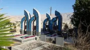 غباروبی قبور مطهر شهداء در میناب