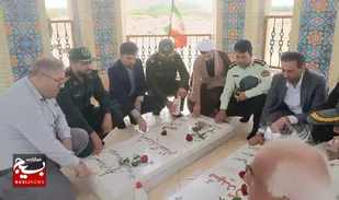 عطر افشانی وگلباران مزار مطهر شهدای گمنام شهرستان بندرسیریک&nbsp;