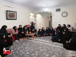 دیدار دانش آموزان مدرسه شهید افضلی با خانواده شهید میرزا علی هادیون+تصاویر