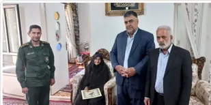 دیدار پاسداران و اعضای شورای اسلامی شهر جلیل آباد با خانواده شهید هداوند