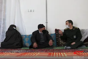 پدران و مادران شهدا عزترین سرمایه خود را فدای انقلاب کردند