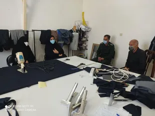مسئول سازندگی ناحیه روح الله از کارگاه خیاطی بازدید کرد/زارع قول مساعدت و پیگیری داد