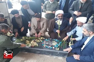 گلزار شهدای شهرستان کازرون گلباران و غبارروبی شد+عکس