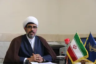 حضور طلاب جهادی هم پای مدافعان سلامت در بیمارستان ها/ کمک های مومنانه طلاب و روحانیون بسیجی